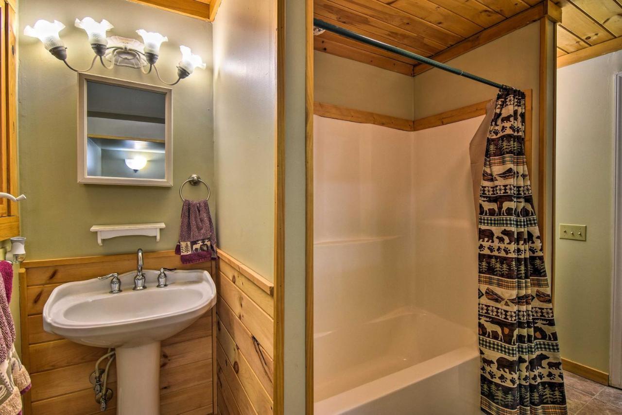 Robbinsville Cabin With Deck 3 Mi To Fontana Lake! Exterior photo