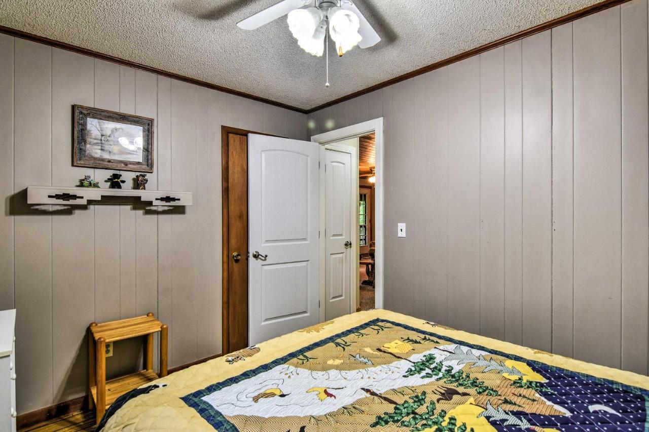 Robbinsville Cabin With Deck 3 Mi To Fontana Lake! Exterior photo